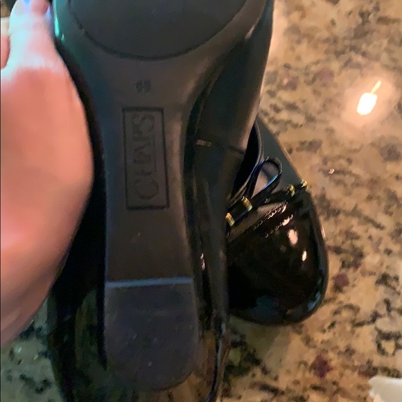 Chaps size 8 black wedges with gold accents on bow - Picture 3 of 5